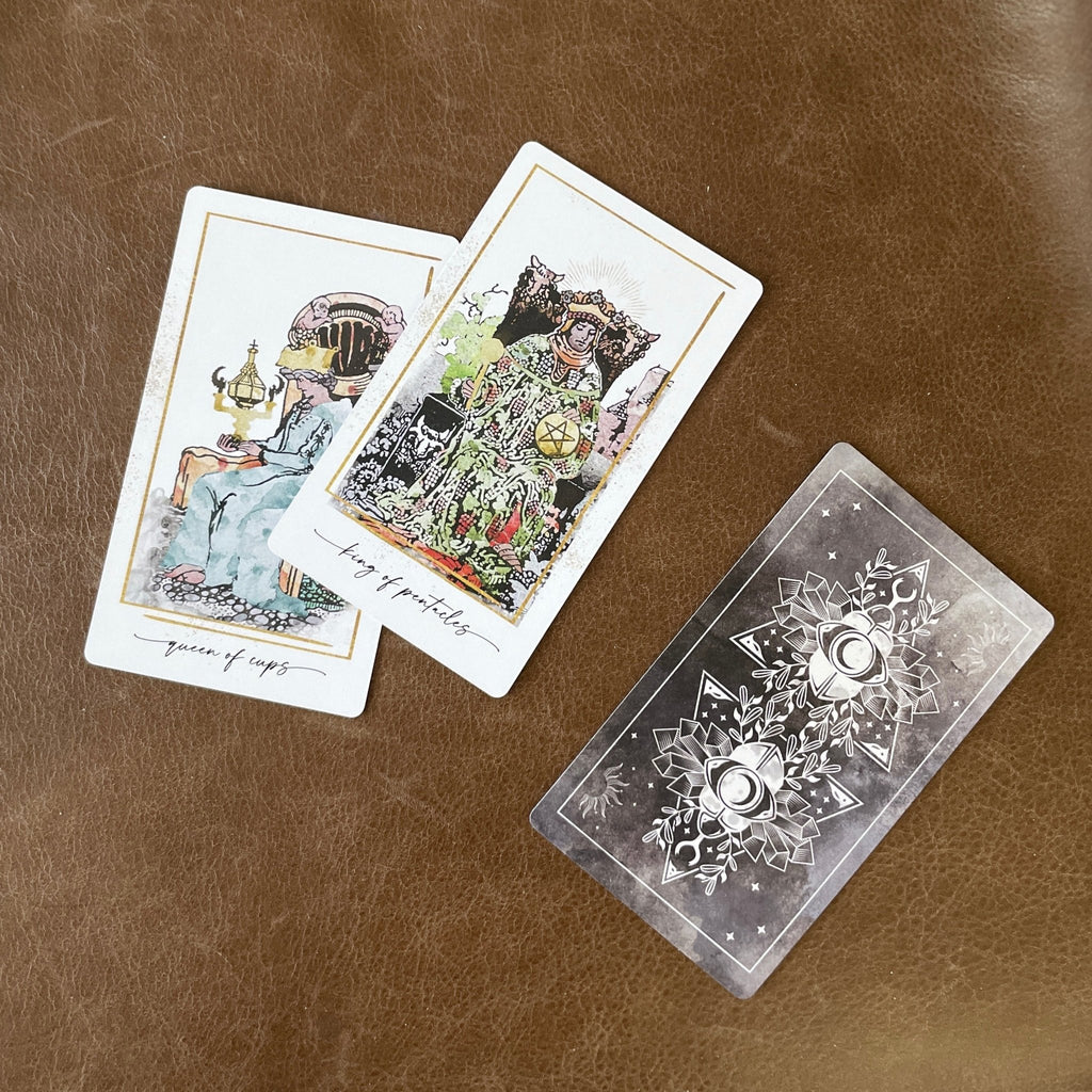 Modern Hue Tarot - Whispered Echos
