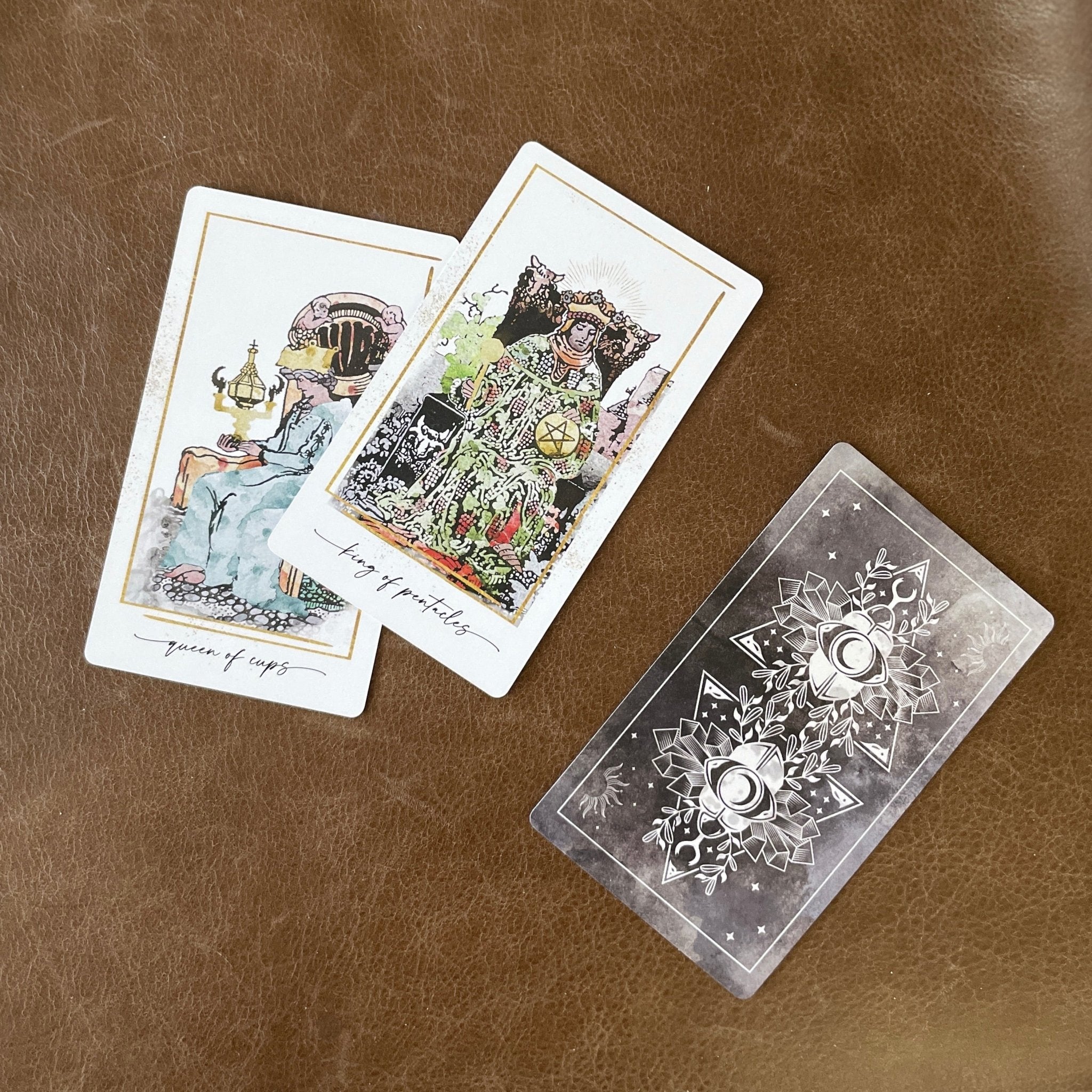 Modern Hue Tarot - Whispered Echos